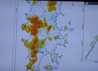 مؤشرات التربة لا تعمل أثناء انهيار أرضي في بوكيت، كما يقول المسؤول