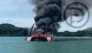 One Person Injured after Fire Destroys Tour Boat off Thalang – VIDEO