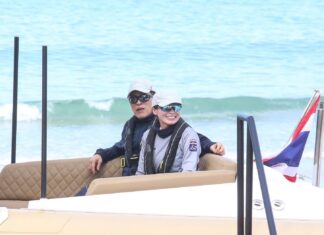 Heidän kuninkaalliset majesteettinsa Thaimaan kuningas ja kuningatar vierailevat Phuketissa King's Cupin regattassa