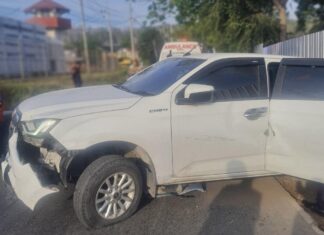 Thai Female Driver Crashes Pickup Truck into Multiple Vehicles in Thalang – VIDEO