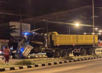 Driver Dies after Trailer Truck Collides with Sedan in Phang Nga