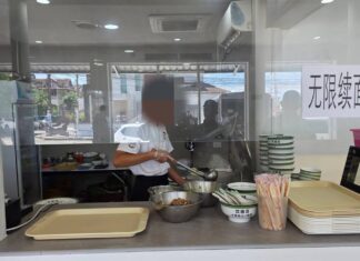 Chinese Man Arrested For Working Illegally at Chinese Restaurant in Phuket