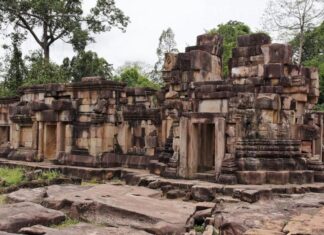 Thai-Cambodian Border Clash Erupts Near Ta Muen Temple