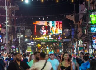 Il turismo a Phuket cresce: oltre 5.8 milioni di visitatori in 5 mesi, generando 223 miliardi di baht
