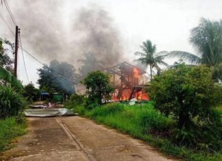 タイとカンボジアの首脳が国境紛争をめぐる協議のためマレーシアで会談