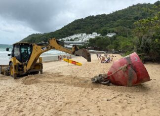 Tajemnicza boja wyrzucona na brzeg w Phuket