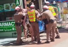 Un touriste nu provoque un tollé après avoir agressé la police de Phuket