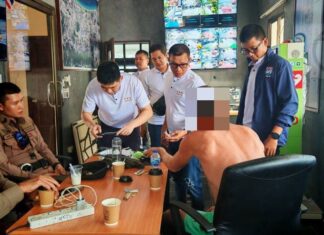 Βρετανός που παραμονήσε για μεγαλύτερο χρονικό διάστημα συνελήφθη για γυμνό χορό στην οδό Bangla στο Πατόνγκ