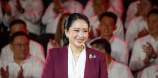 Paetongtarn Shinawatra démissionne de son poste de chef du parti Pheu Thai, annonçant une refonte majeure du parti.