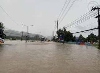Inondazioni improvvise sconvolgono Khao Lak a Phang Nga
