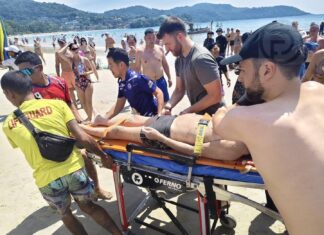 Un touriste suédois secouru de la noyade à la plage de Kata