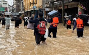 Over 400 Tourists Evacuated from Hotels in Hat Yai Amid Severe Flooding