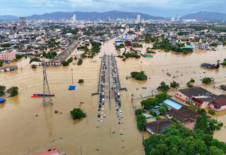 Hat Yai’s Residents Shout for Help as Thousands of Victims Remain Trapped – VIDEO
