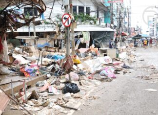 Der Kim-Yong-Markt in Hat Yai offenbart nach dem Rückgang des Hochwassers umfangreiche Schäden.