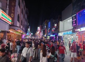 Η Ταϊλάνδη σχεδιάζει να άρει την απαγόρευση πώλησης απογευματινών αλκοολούχων ποτών δεκαετιών μετά από πρόσφατη κατακραυγή