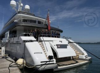 Autoridades tailandesas incautan un superyate de mil millones de baht en Phuket, presuntamente vinculado a una red global de estafas.