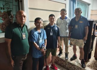 プーケットで麻薬密売人2人を逮捕、メタンフェタミン錠剤900錠以上を押収