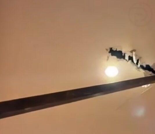 Δοκός χάλυβα πέφτει από πολυτελές διαμέρισμα, Pierces Home στο Πουκέτ