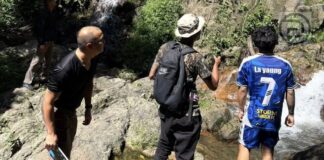 Una joven turista francesa muere en una trágica caída mientras se tomaba un selfi en una cascada de Koh Samui.