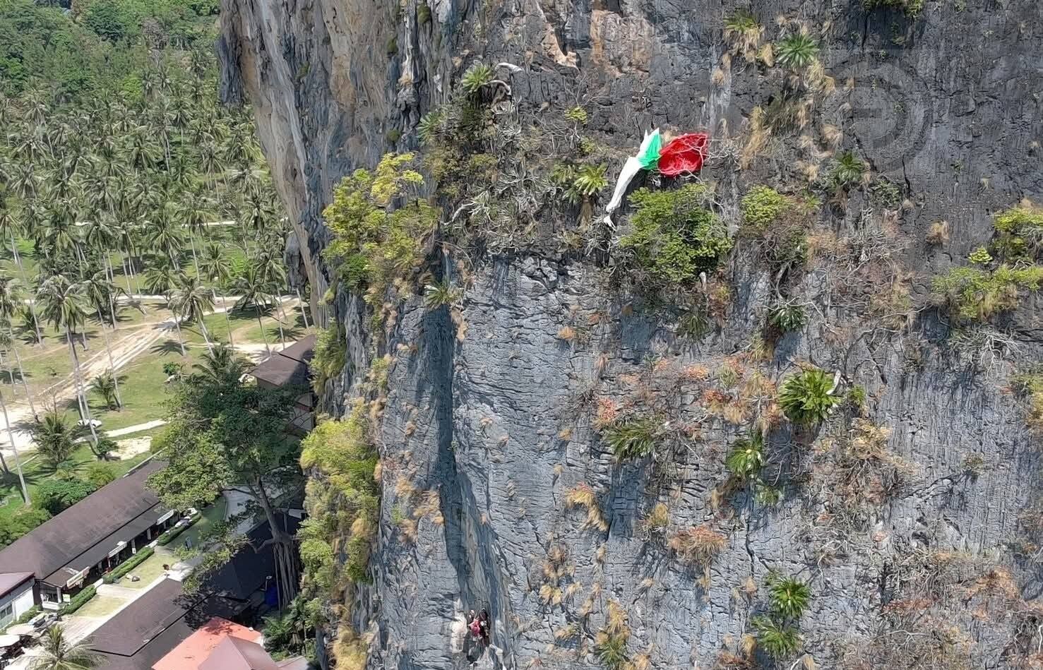 British Tourist Rescued After Illegal Base Jump at Railay Cliffs