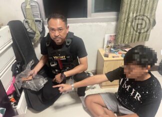 Jugendlicher in Phuket wegen unerlaubten Waffenbesitzes festgenommen