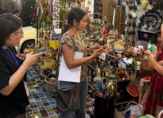 Handelsbureau van Phuket geeft duidelijkheid over controverse rond toegangsprijs keramiekwinkel