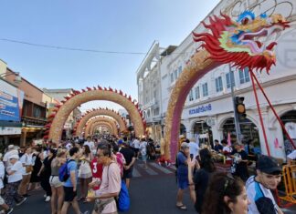 Phuket viert Chinees Nieuwjaar met een oogverblindend festival.
