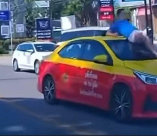 La policía de Cherng Talay arresta a un irlandés ebrio por subirse a un taxi.