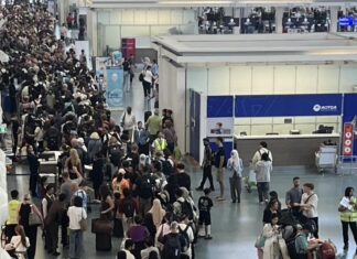 Die Einwanderungsbehörde klärt die Passagierüberlastung am Flughafen Phuket auf