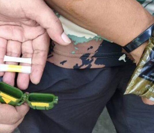 La police de Phuket découvre de la drogue dissimulée dans un étui d'écouteurs et saisit 180 000 bahts dans un bien immobilier.