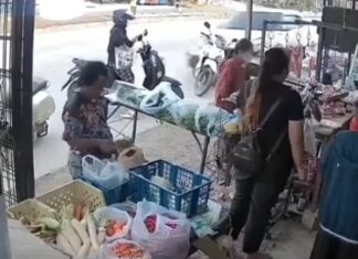 Nainen kuoli taksin mobiilisovelluksen kuljettajan nukahdettua ja törmättyään pysäköityihin moottoripyöriin Thalangissa Songkranin seitsemän päivän vaaran ensimmäisenä päivänä