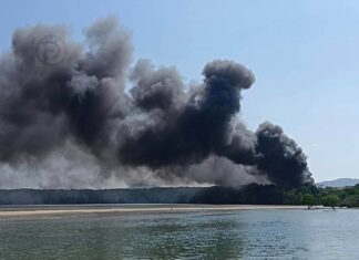 Phuketin kuntaa kehotetaan keskeyttämään jätehuollot kaatopaikkapalon jälkeen – VIDEO