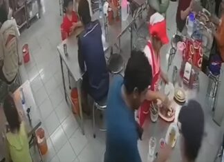 Foreign Short Change Artist, Possibly Indian, Targets Phuket Shops and Brings Police Attention