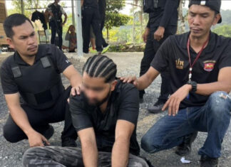 Ein Inder, der sich zu lange auf Koh Phangan aufhielt, wurde mit Drogen festgenommen, nachdem er online mit Schusswaffen geprahlt hatte.