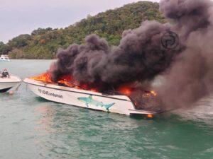 Fire Engulfs Speedboat at Makham Bay – VIDEO