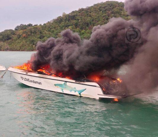 Un motoscafo in fiamme si incendia a Makham Bay – VIDEO