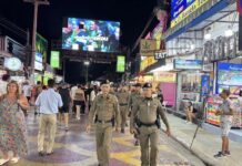プーケットのカフェでインド人観光客4人が突然倒れ、うち1人が死亡と判定された。