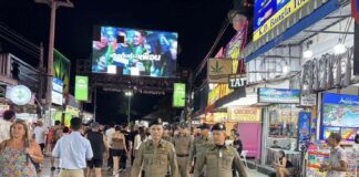 Quatre touristes indiens s'effondrent soudainement dans un café de Phuket, l'un d'eux est déclaré mort.
