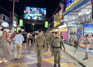 プーケットのカフェでインド人観光客4人が突然倒れ、うち1人が死亡と判定された。