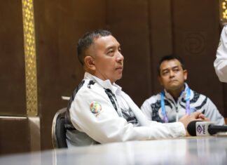 Il governatore di Surat Thani inasprisce le misure contro le violazioni delle leggi straniere nelle isole turistiche.