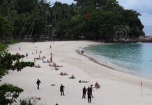 El viceministro inspecciona la antigua ocupación ilegal de terrenos en Freedom Beach.