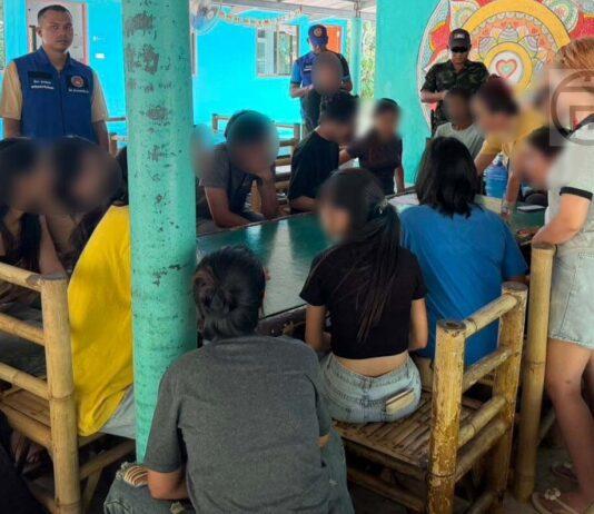 Le autorità thailandesi hanno fatto irruzione in una scuola privata non autorizzata a Koh Phangan, scoprendo 89 bambini, per lo più israeliani, e lavoratori stranieri clandestini.