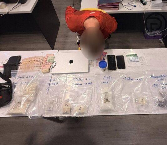 Un Russe arrêté à un poste frontière de Phuket à bord d'un bus en provenance de Pattaya, en possession d'une importante quantité de drogue.