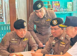 Polizei deckt 32 Strohmannfirmen auf und verhaftet 22 Ausländer im Zusammenhang mit einem Grundstücksbetrug auf Koh Phangan.