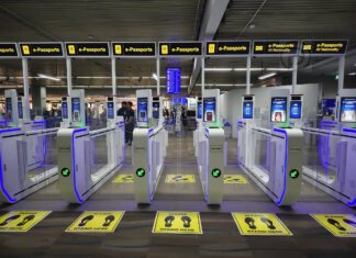 L'aéroport de Phuket confirme l'égalité des services d'immigration