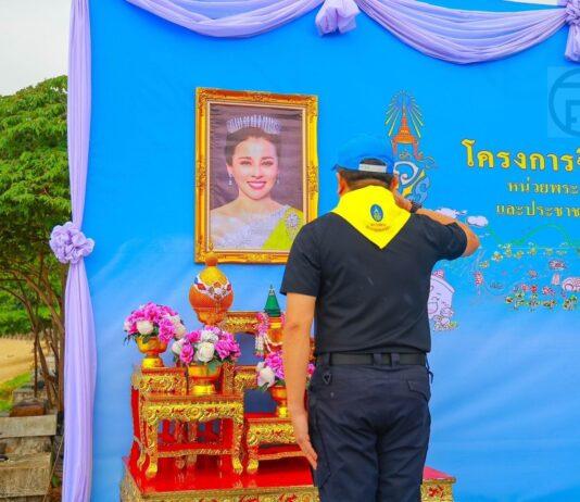 Phuket rende omaggio a Sua Maestà la Regina Suthida con il rilascio di tartarughe marine e squali bambù.