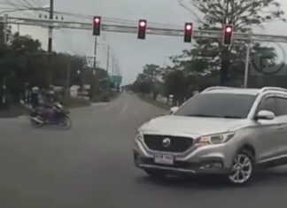 Kazakh Woman’s Erratic Driving Sparks Police Chase and Collisions with Two People Injured and Vehicle Damages in Thalang-VIDEOS
