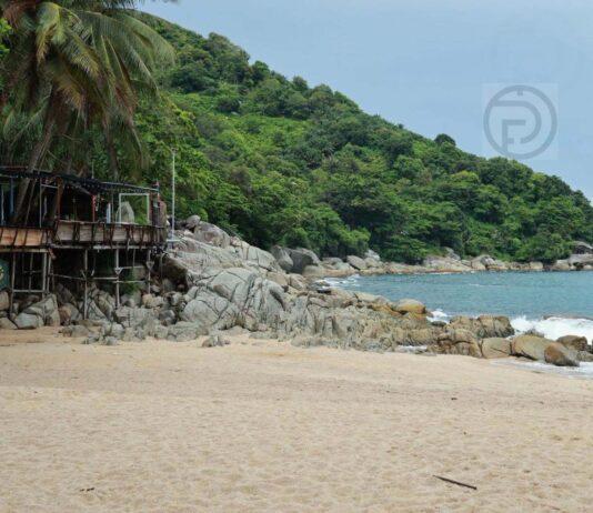 Les autorités font enlever les constructions empiétant sur la plage de Nui.