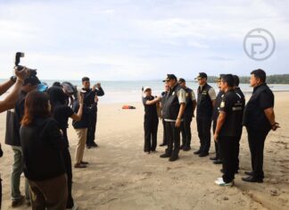 Il ministro dell'Ambiente thailandese visita Phuket per affrontare il problema dell'abusivismo edilizio nei parchi e lanciare un'iniziativa per i taxi acquatici.