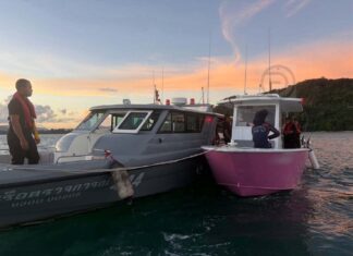 Illegales Angeltourboot mit Chinesen an Bord in Phuket wegen Verdachts auf Strohmannbetrug angegriffen